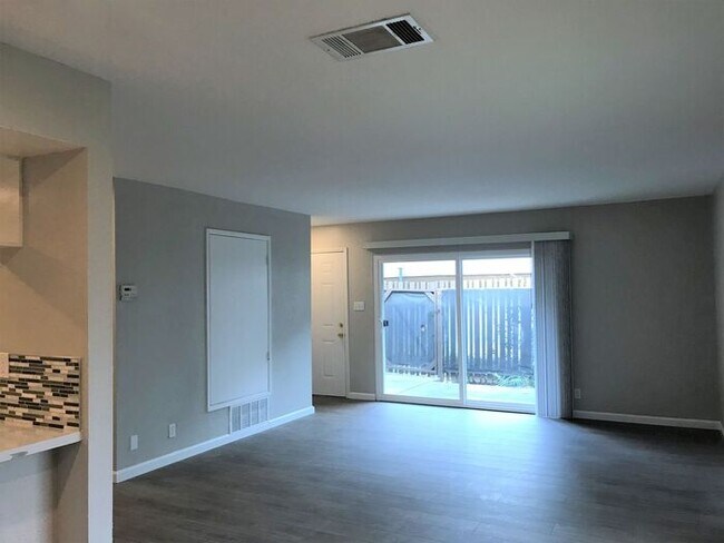 Building Photo - 1806 Chinquapin Ct