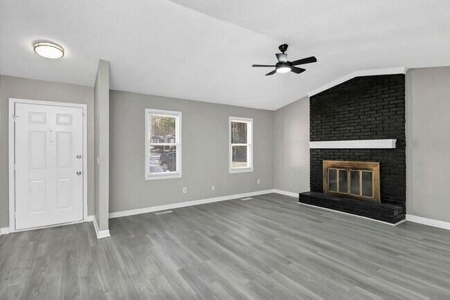 Building Photo - Beautifully Renovated 3-Bedroom Home in Columbia, SC!