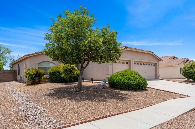 Building Photo - 8838 E La Palma Dr