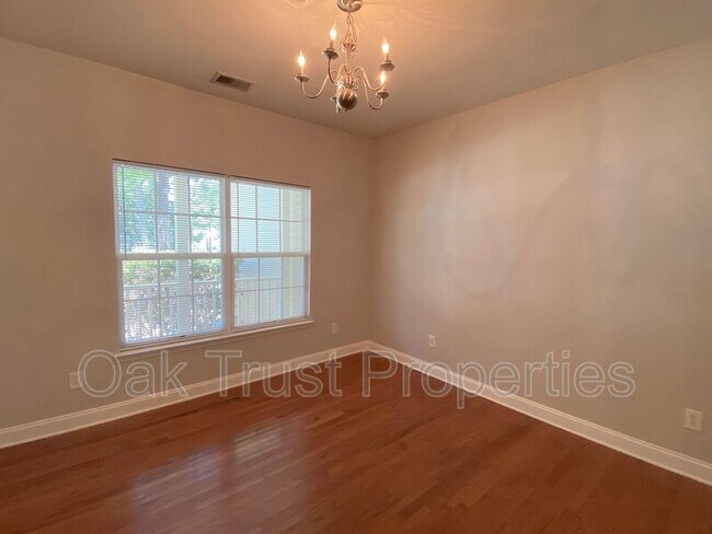 Building Photo - 104 Heatherlock St