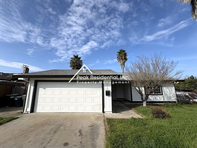 Building Photo - Cute Florin Area 3bd/2ba House with 2 Car Garage and RV access!