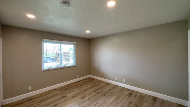 Building Photo - $ 2,345.00 - 3 Beds / 2 Baths, no deposit ...