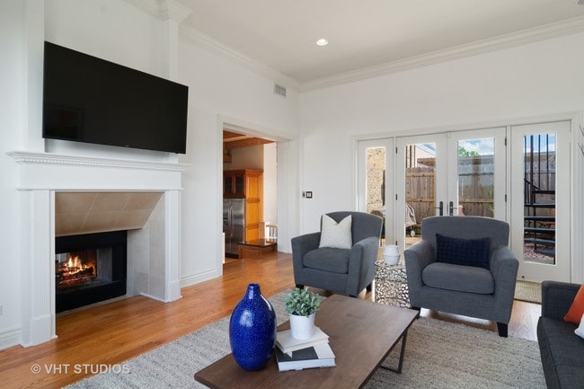 Building Photo - 3201 N Ravenswood Ave