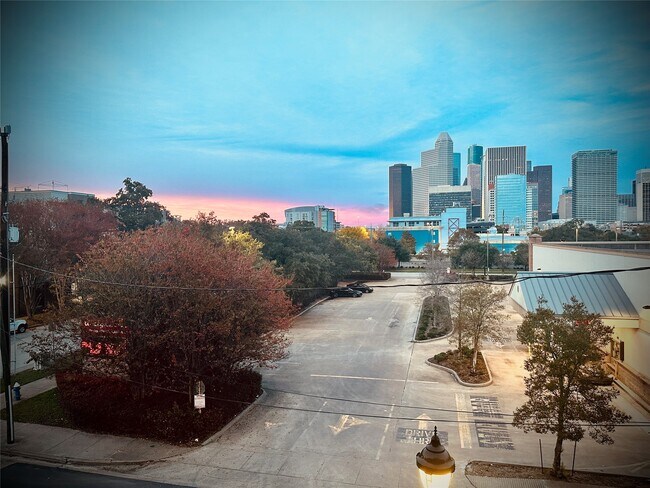 Foto del edificio - 2727 Brazos St