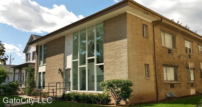 Building Photo - 1579 N Farwell Ave