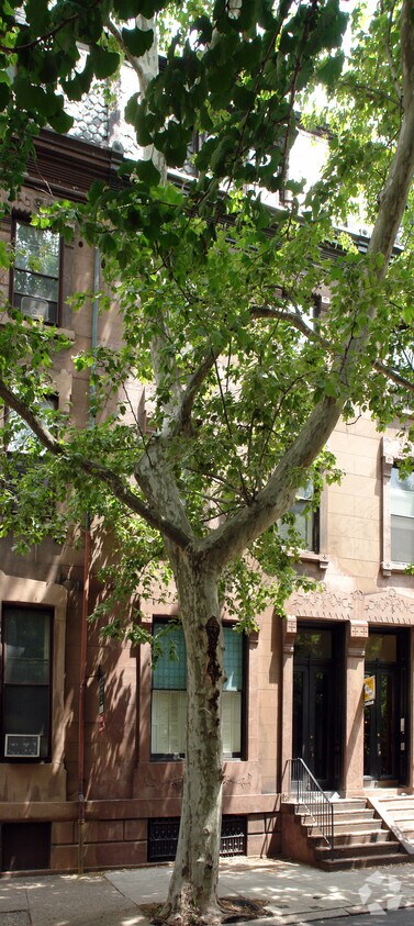 Building Photo - 2043 Spruce St