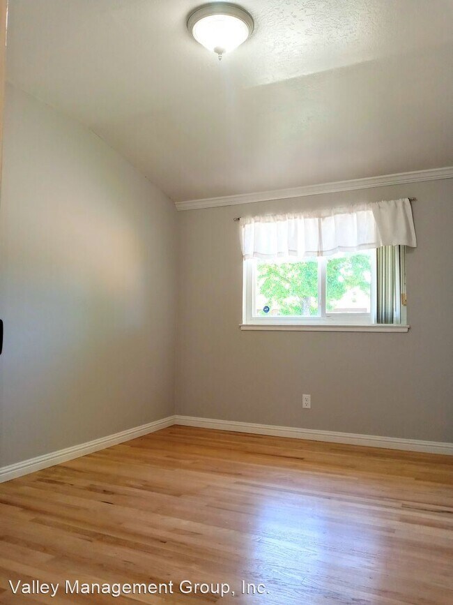 Building Photo - 3 br, 2.5 bath House - 1577 Shaw Dr