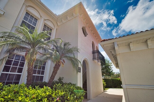 Building Photo - Annual Unfurnished First Floor Condo with ...