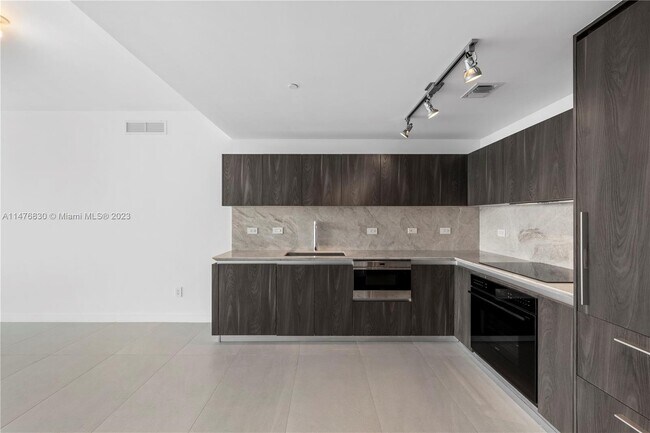 Foto del edificio - 3131 NE 7th Ave