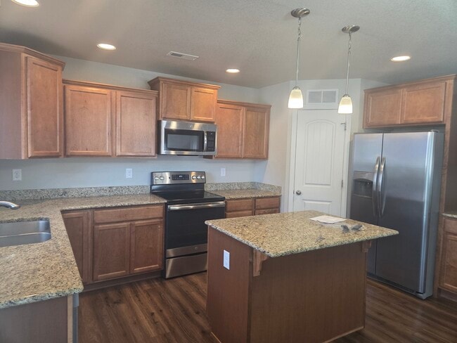 Kitchen - 7428 Benecia Dr