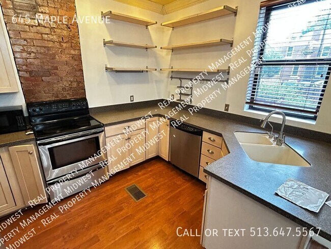 Building Photo - 645 Maple Ave
