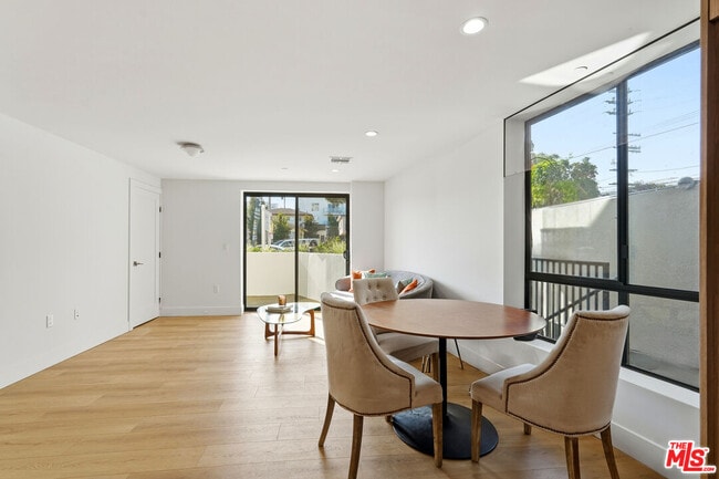 Building Photo - 1822 Overland Ave