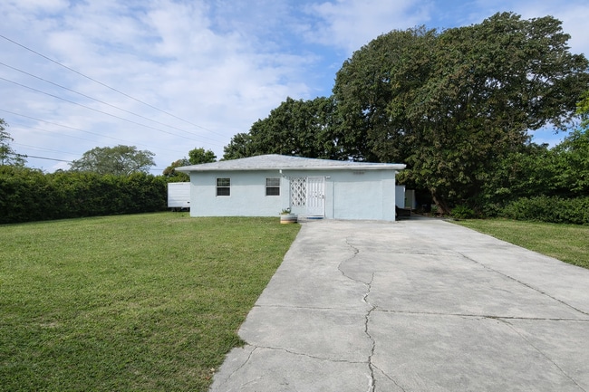 2 bedroom 1 Bath Home - Utilities Included - 2 bedroom 1 Bath Home - Utilities Included