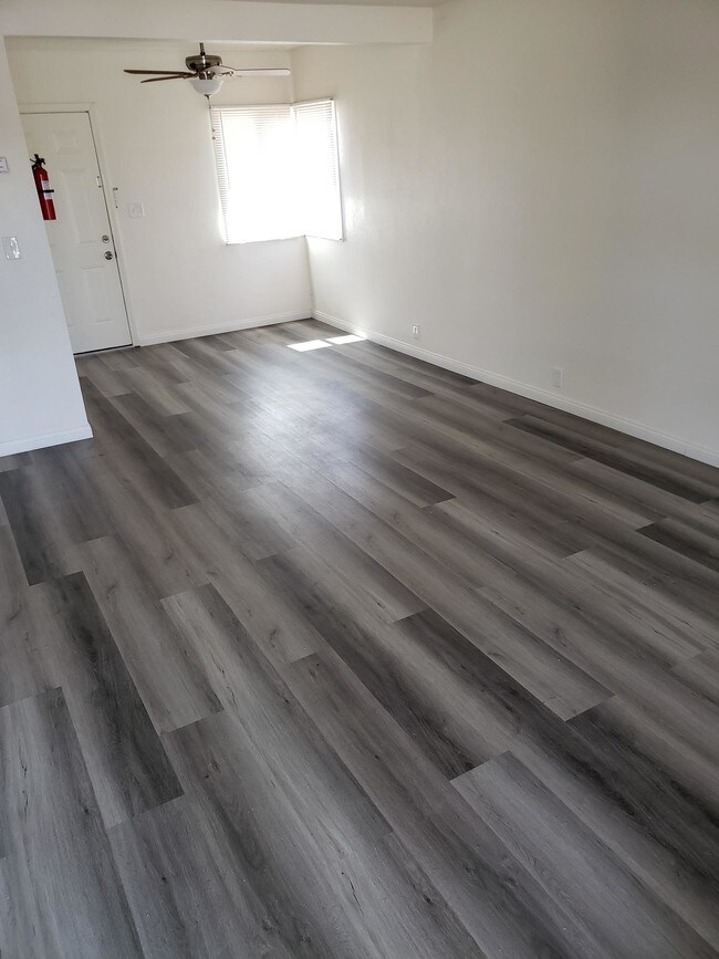 Building Photo - 300 Sandora St