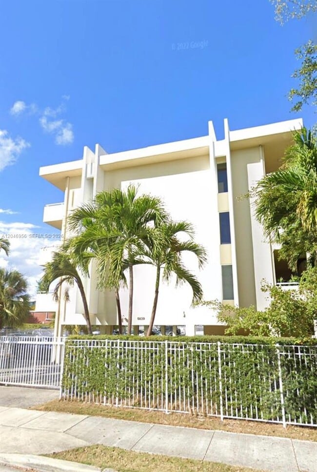 Building Photo - 5839 SW 74th Terrace