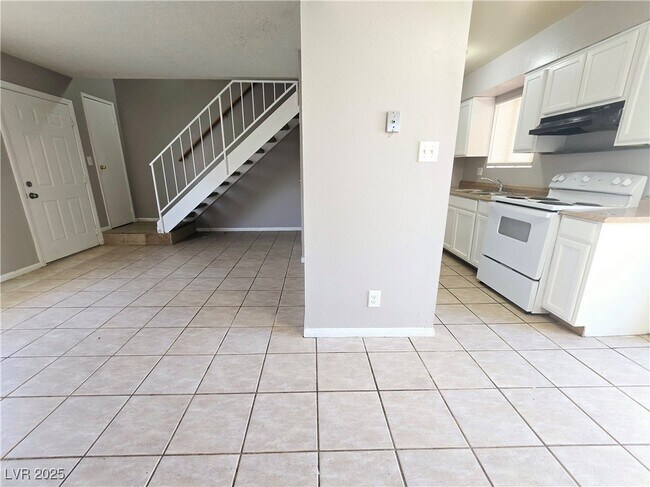 Foto del edificio - 4972 Larkspur St