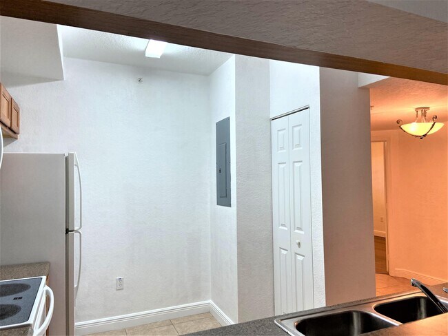 Foto del edificio - 4721 Lucerne Lakes Blvd E