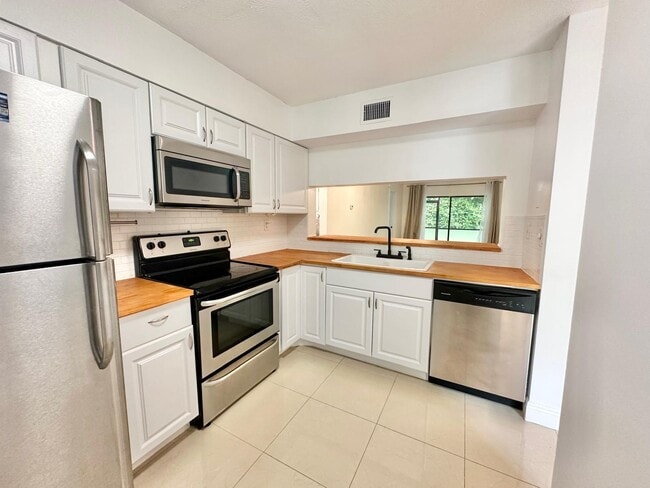 Building Photo - 3139 Millwood Ter