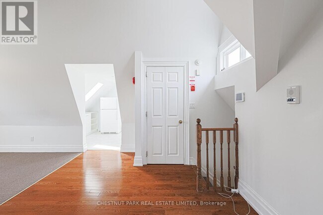 Photo du bâtiment - 74 South Dr