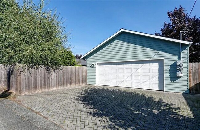 Building Photo - 2825 - 2827 Nevada St. Bellingham, WA 98226