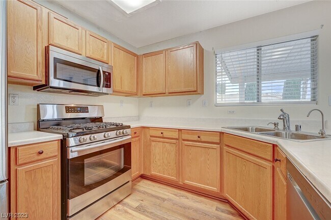 Building Photo - 7820 Sungrove Ct