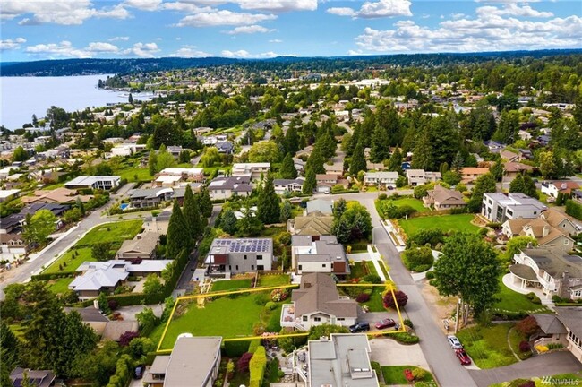 Building Photo - 4 Bed 2.5 Bath Kirkland - Lake WA Schools