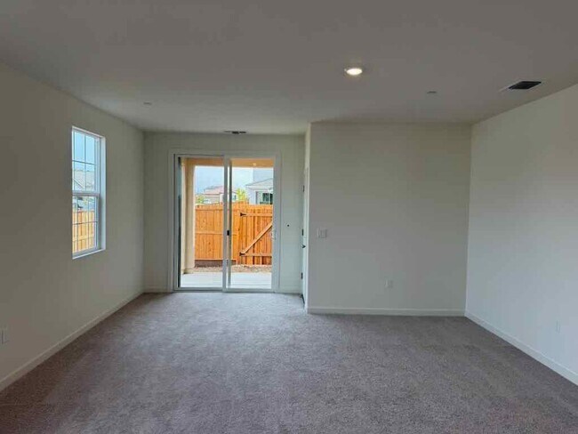 Foto del edificio - Brand New Home in Elk Grove. 4 Bed/3Bath