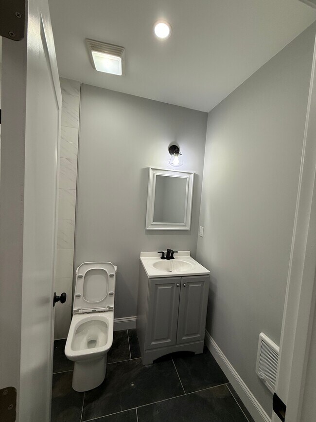 Foto del edificio - 4722 Wellington St