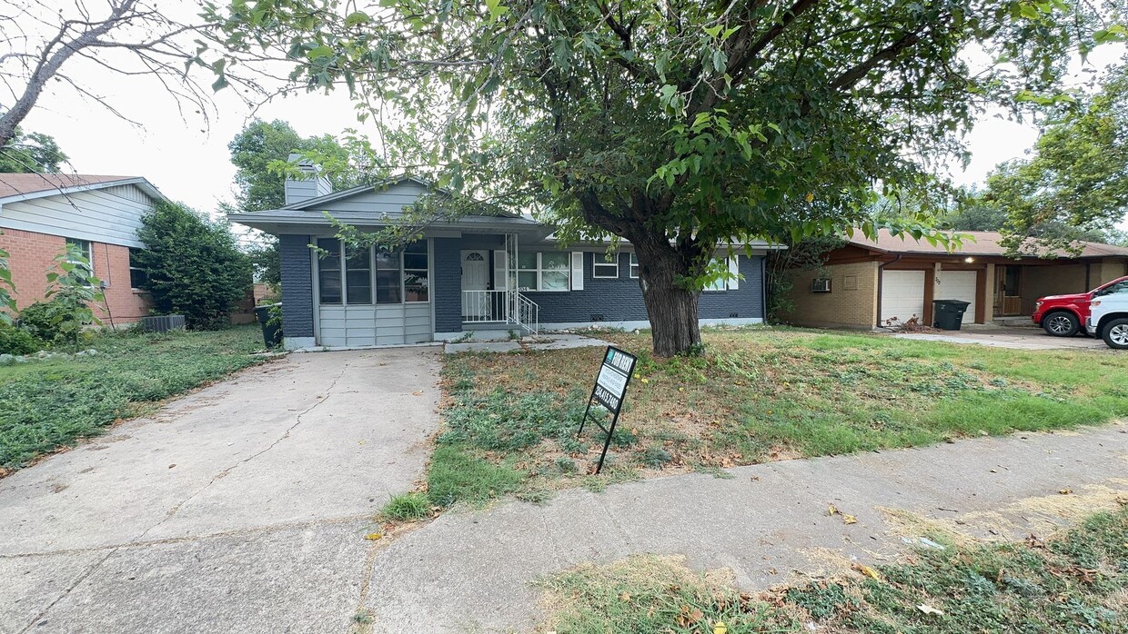 Foto principal - Remodeled 3 bedroom 2 bathroom house! - MO...