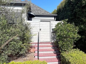 Building Photo - 6143 W Olympic Blvd