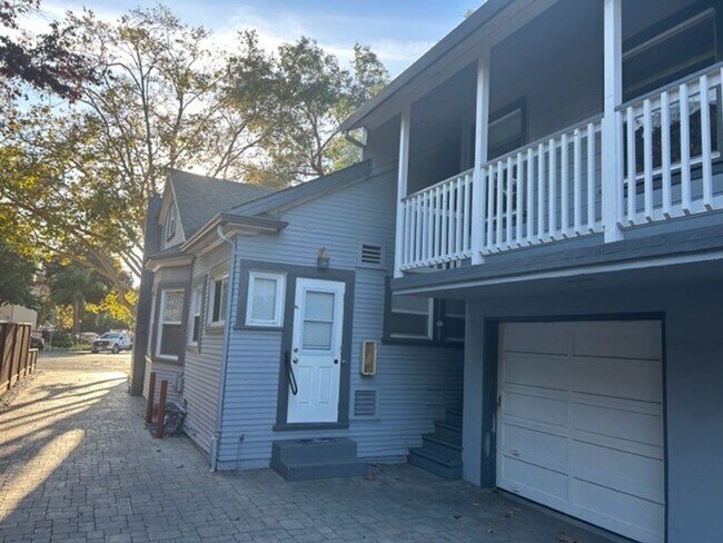 Building Photo - G4 | (CHP) 820 N. El Camino Real