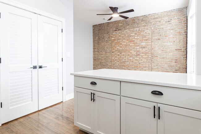 Foto del edificio - 3830 N Wilton Ave