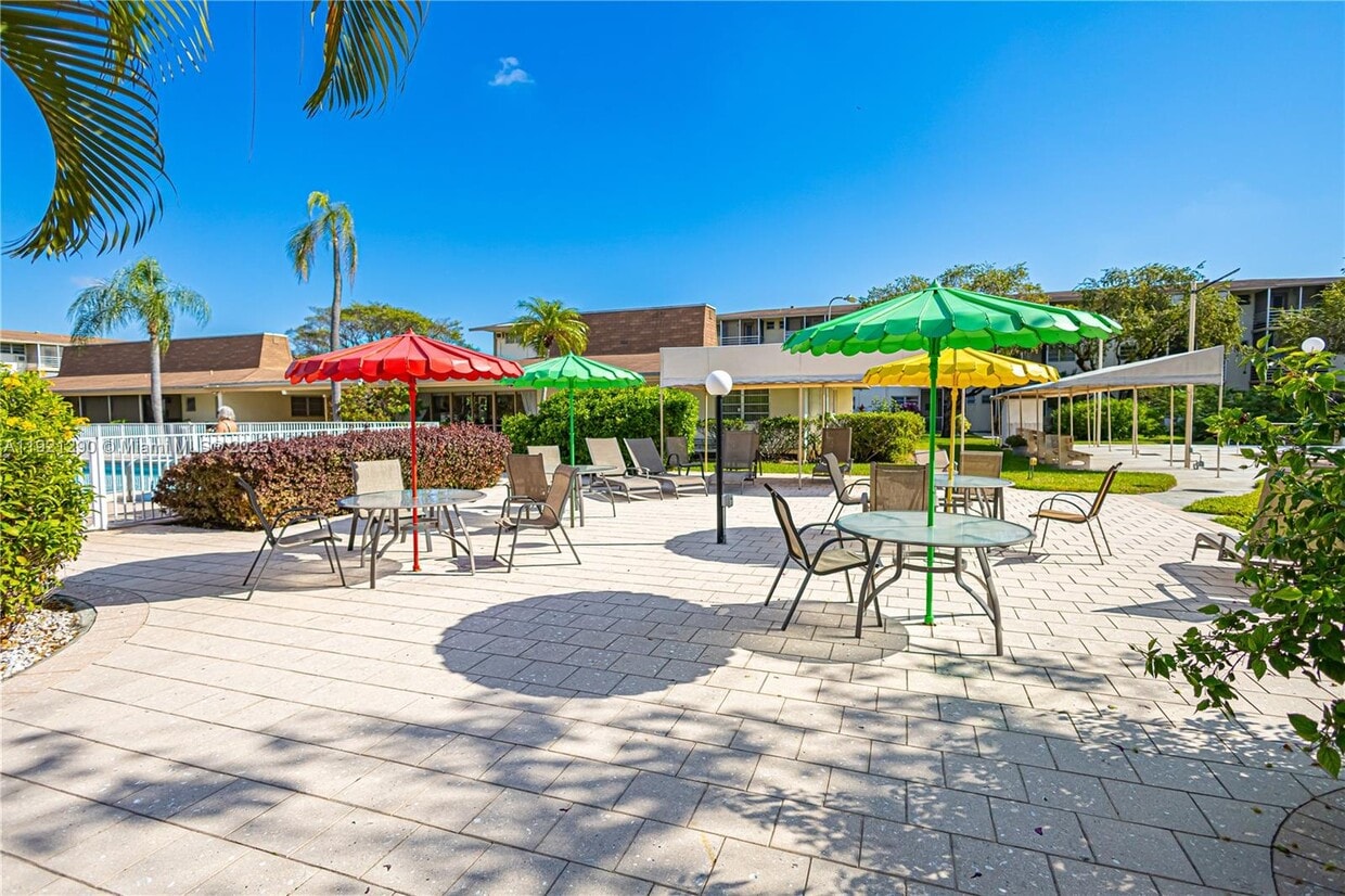 Foto principal - 16790 NE 14th Ave