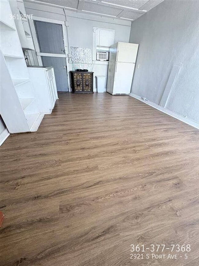 Building Photo - 2921 S Port Ave