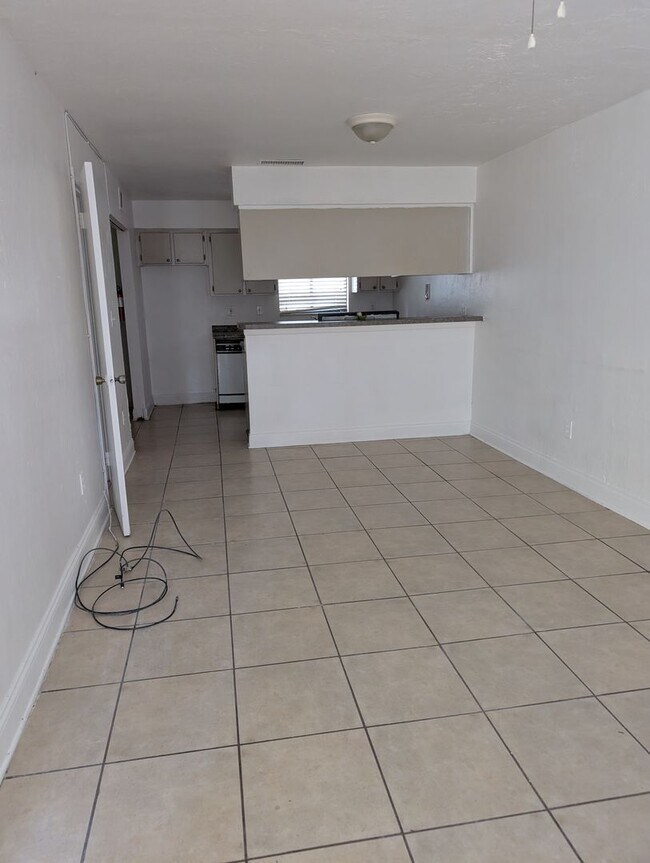 Building Photo - Cedar Ridge 713 Unit B