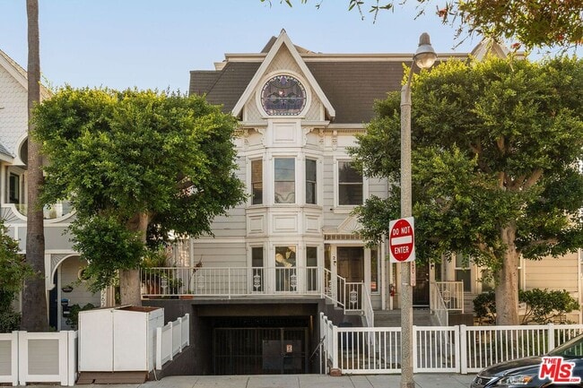 Building Photo - 2622 2nd St