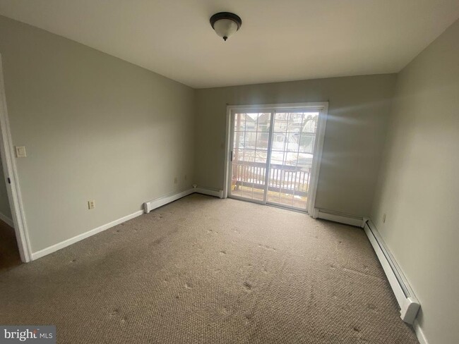 Building Photo - 130 Mortimer St