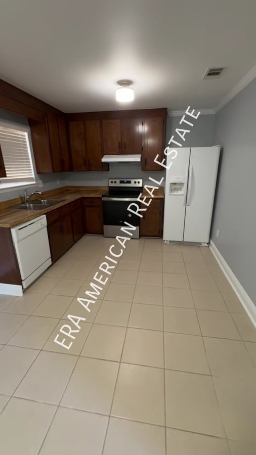 Building Photo - 901 Linden Ave