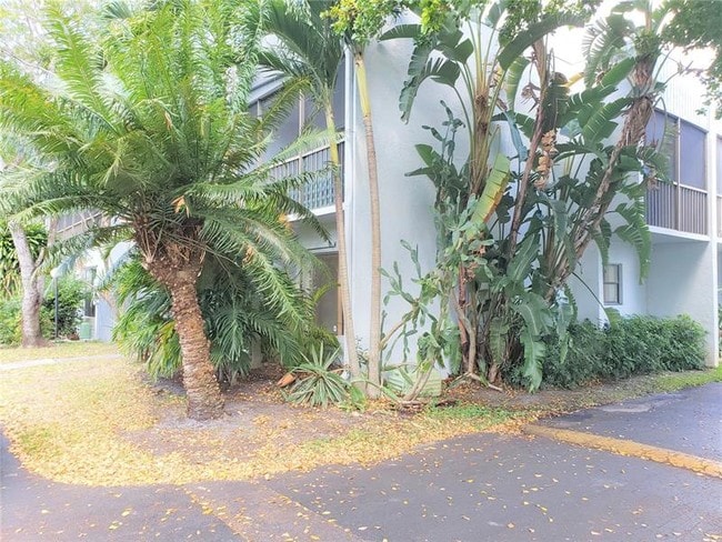 Foto del edificio - 2718 S University Dr