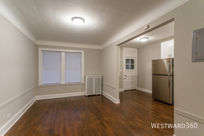 Foto del edificio - Updated 2 bed/1 bath in West Rogers Park