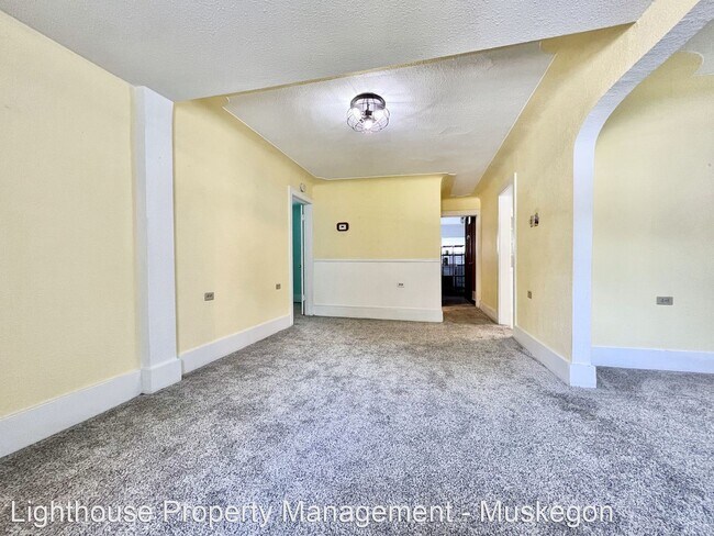Building Photo - 3 br, 1 bath House - 1285 Giles