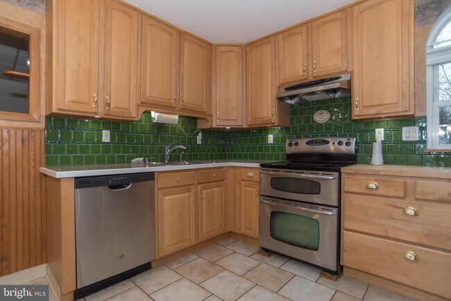 Building Photo - 346 Thornridge Dr