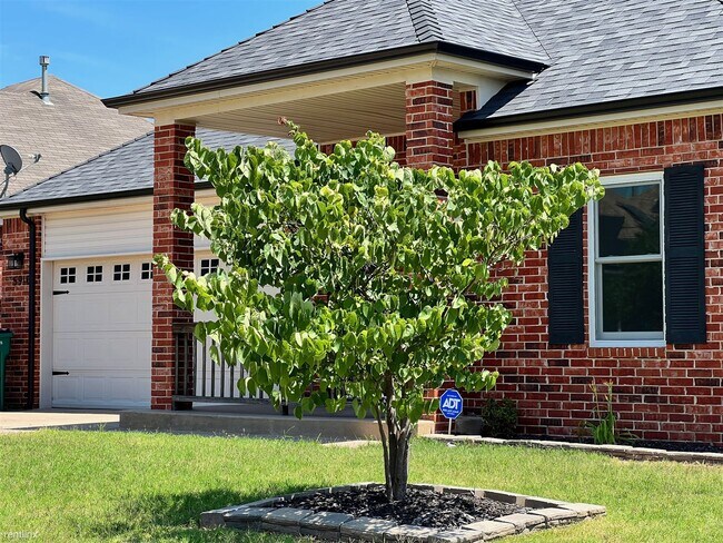 Building Photo - 3 br, 2 bath House - 5916 SE 67th St Gorge...