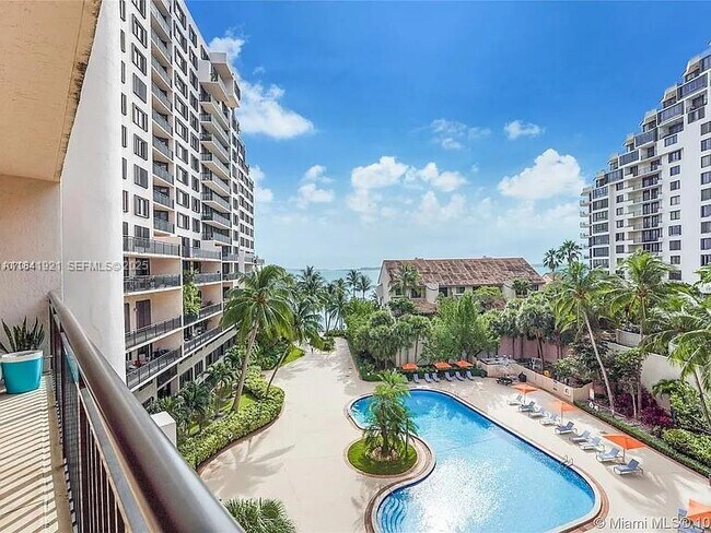 Building Photo - 540 Brickell Key Dr