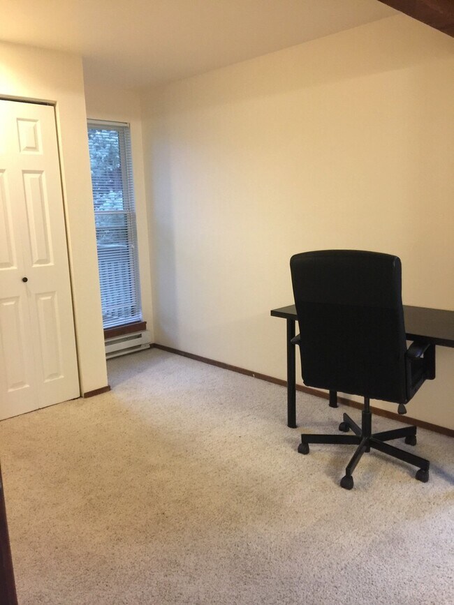 Foto del edificio - Two Bedroom Boulder Condo For Rent In Shan...