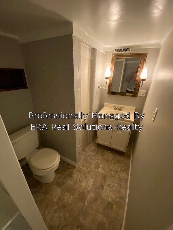 Building Photo - 2844 Addison Dr