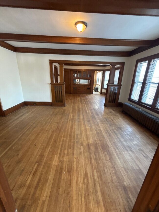 Building Photo - 2918 N Girard Ave