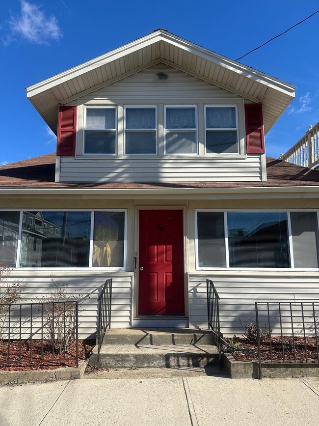 Building Photo - 6 M St