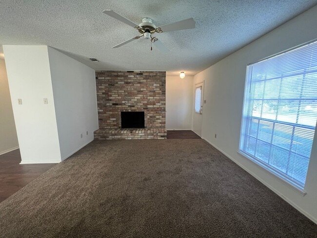 Building Photo - Duplex *LEASING SPECIAL AVAILABLE*
