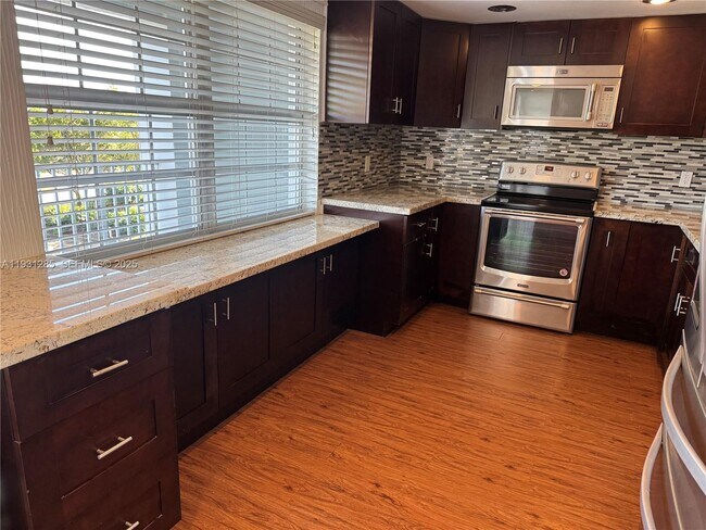 Foto del edificio - 625 Oaks Dr